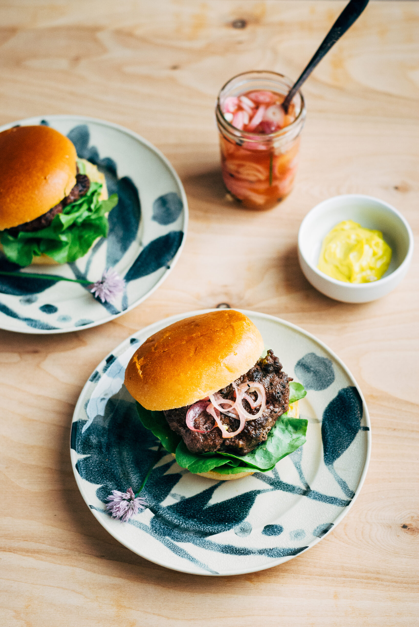 grass-fed-burgers-with-quick-pickled-shallots24.jpg